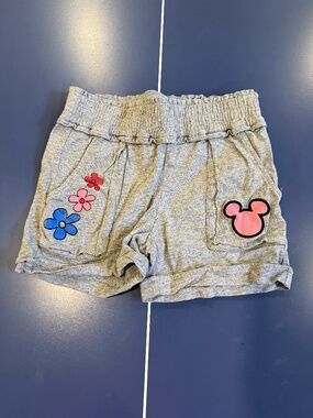 Size 110 Hanna Andersson Disney Mickey mouse shorts in 100% Cotton. EUC.